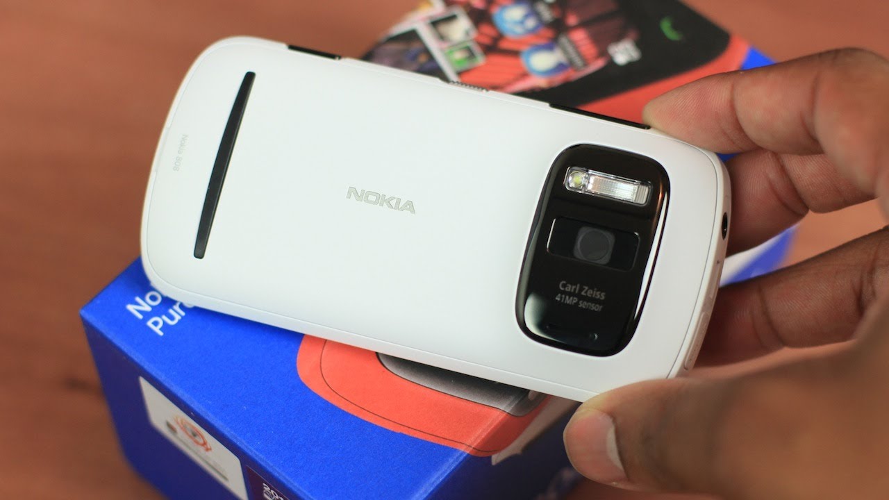 Unboxing: Nokia 808 Pureview (41 MP Camera)