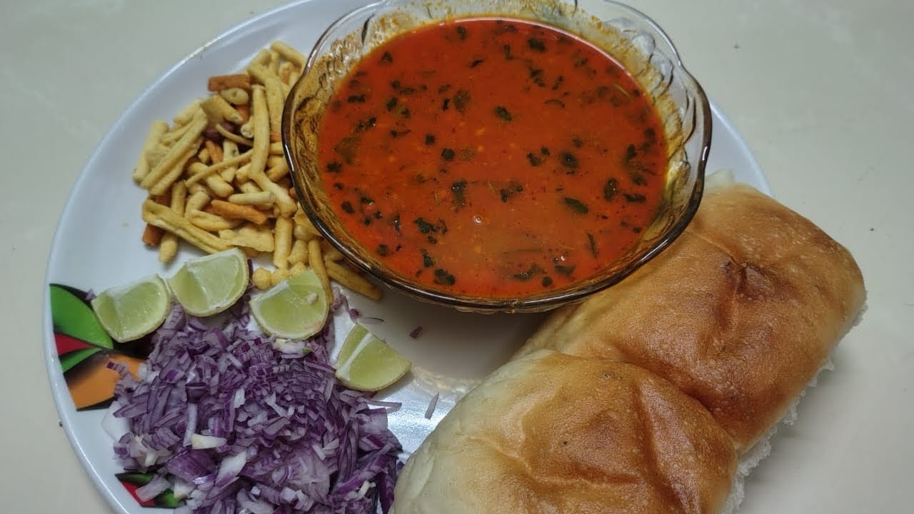 खूपच चविष्ट मटकी उसळ 😋
