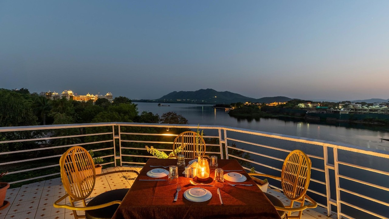 Hotel Jaydurg Asra Lake Heritage - A Lakeside Hotel | Udaipur, India | Hotel Review 🏨