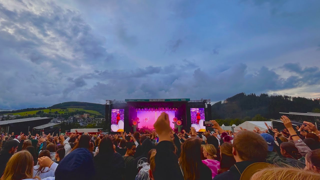 Cro - I Can Feel It (Intro) | Willingen | 11:11 Tour