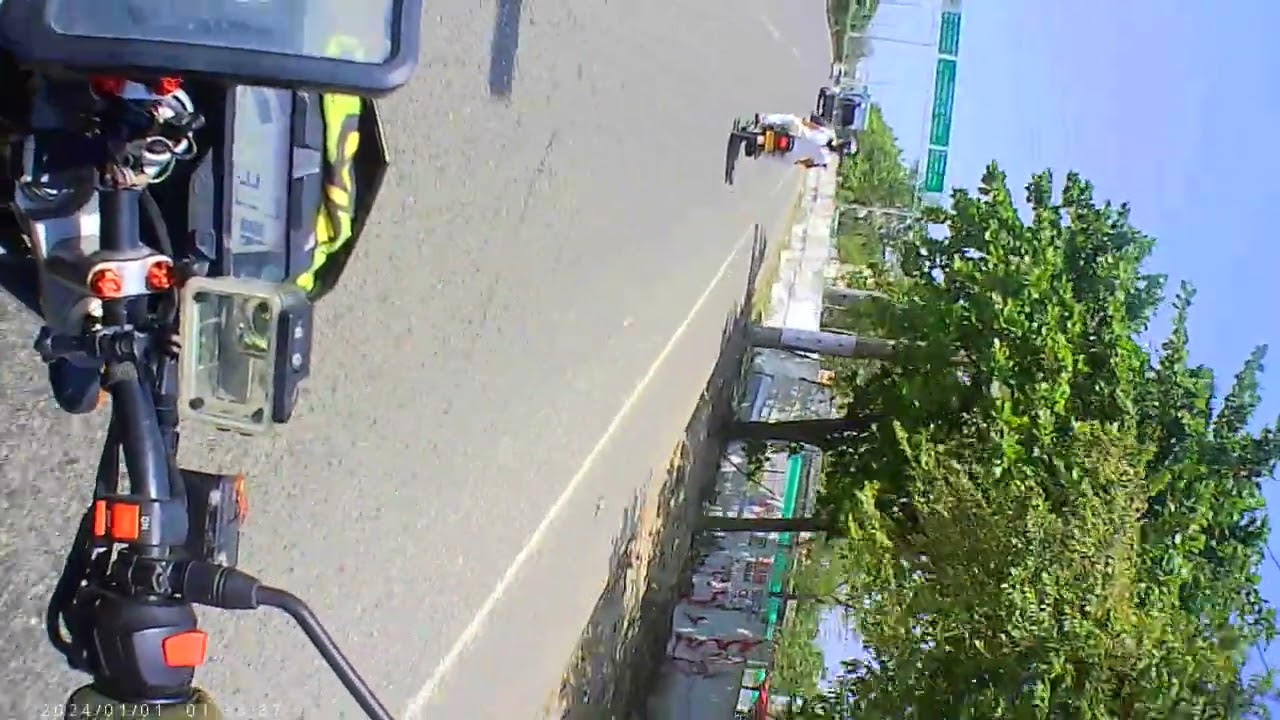 Saliendo de Adorar a Jesús y al Dios verdadero, probando la camara deportiva. Visitando 