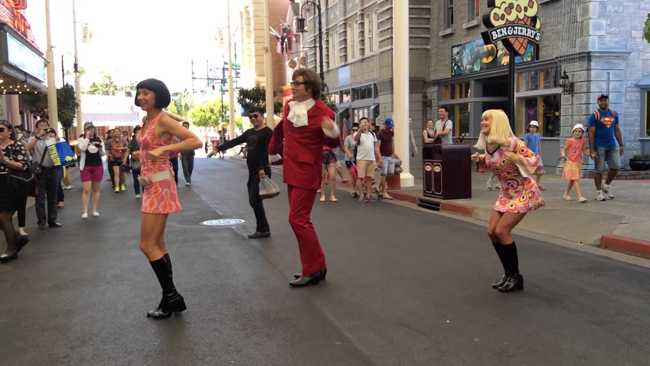 Austin Powers Dance at Movieworld