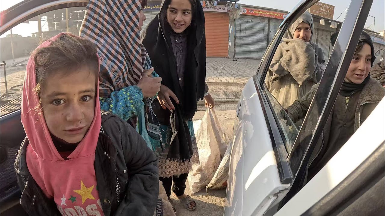 27 ноября Сяочжи выпускает полную версию своих кроссовок.