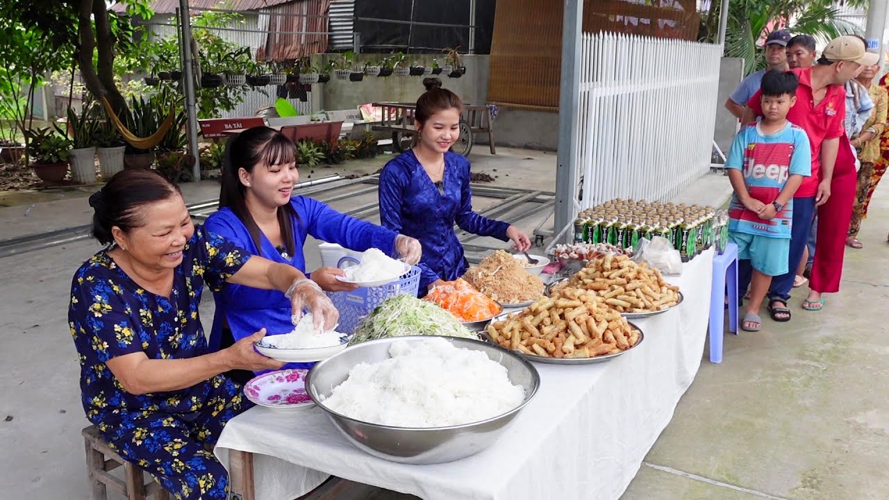 Ngày Mùng 1 Dì Ngọc Trinh Tặng 150 Phần Bún Chả Giò chay đến Bà Con ở Quê | HQ #1257