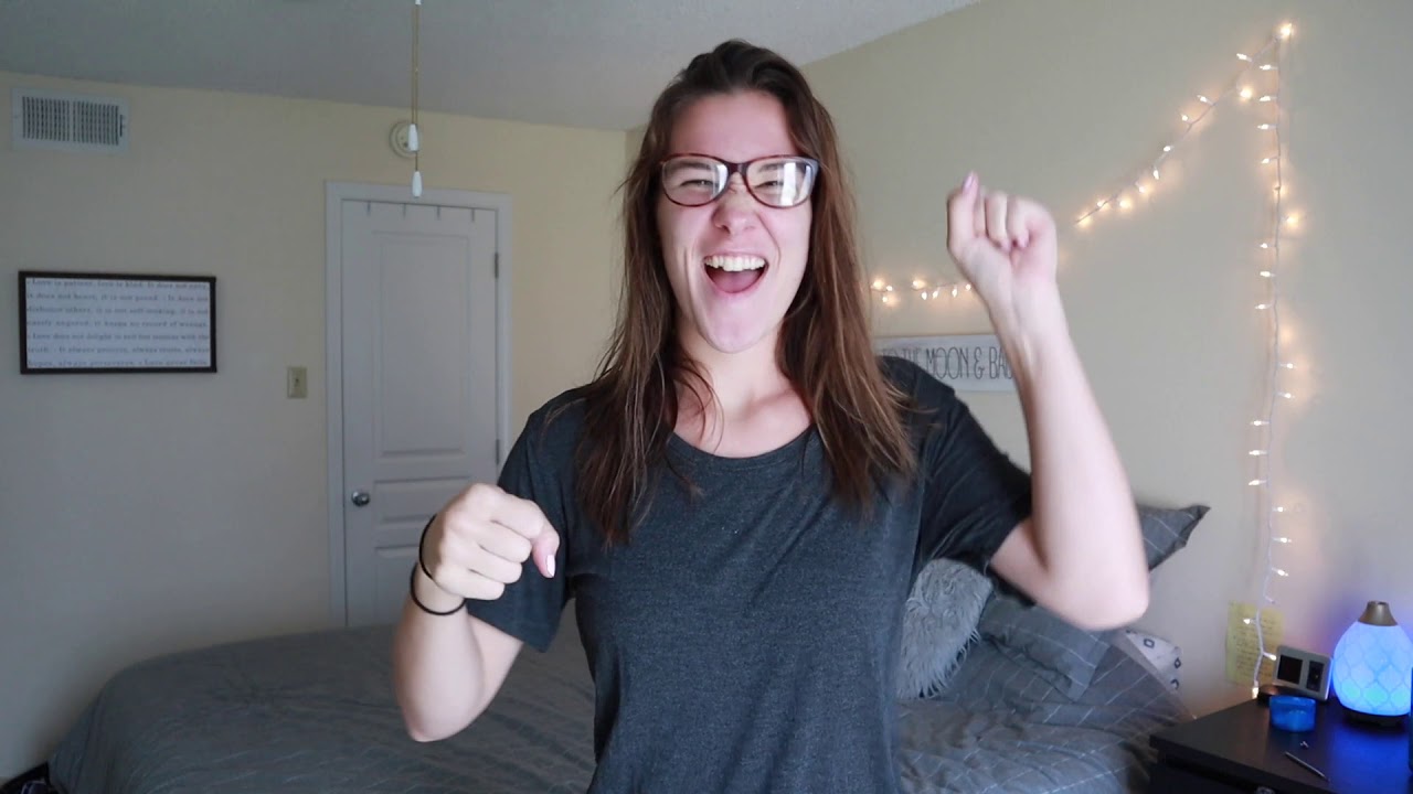 22 Taylor Swift - American Sign Language Cover