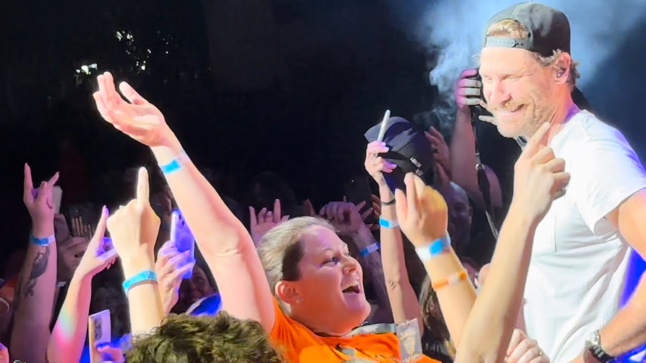 Chase Rice - Take Me Home, Country Roads (Live in Tampa, FL 10-14-23) JOHN DENVER COVER