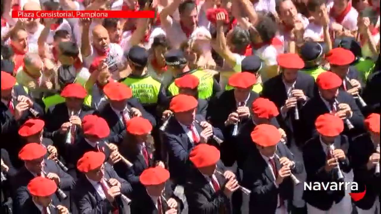Gaiteros desde la Plaza Consistorial Chupinazo San Fermín 6 julio 2016