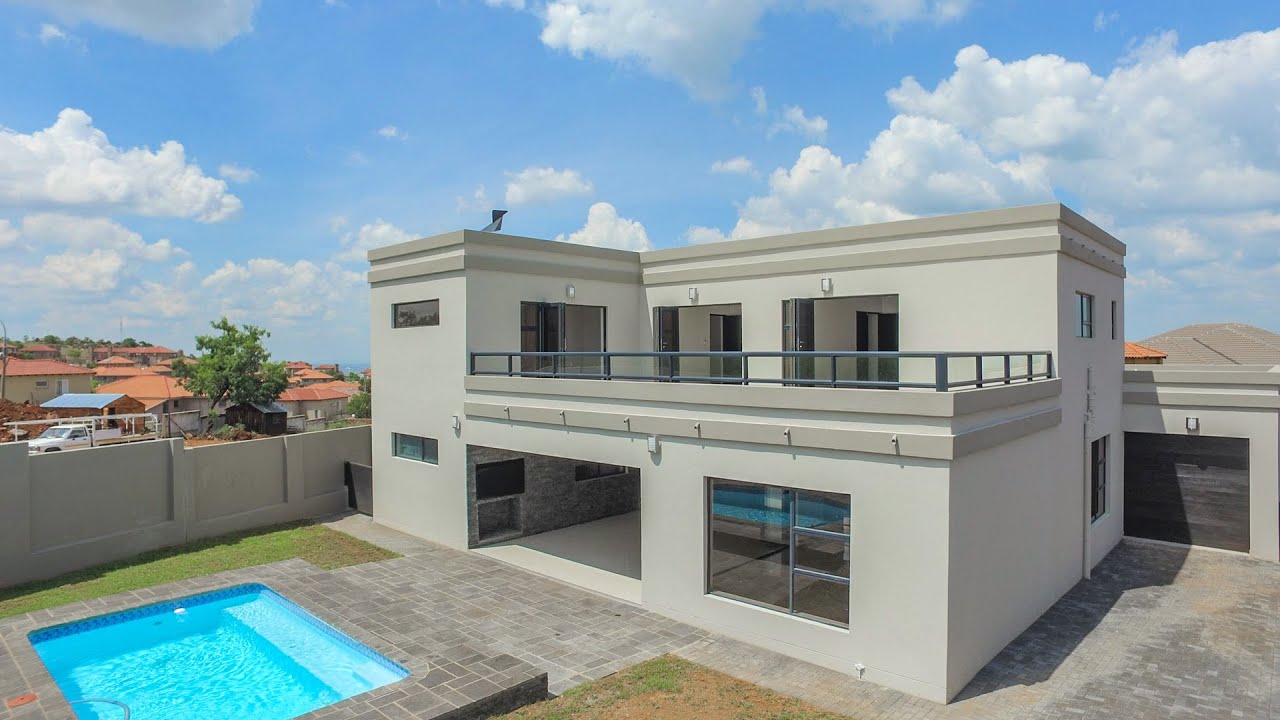 Rustenburg beauty - Family home!