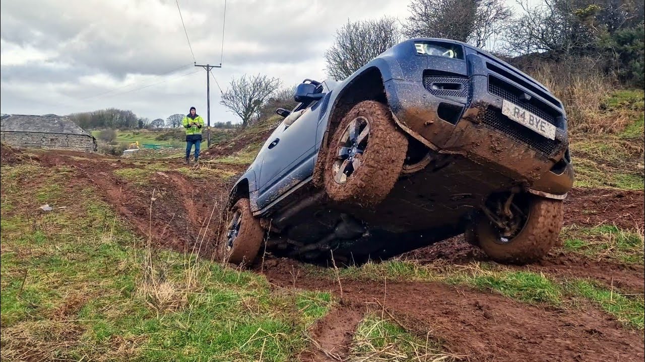 New Land Rover Defenders 90 and 110 visit Dalton 4x4 Offroad.