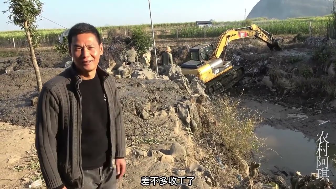 花3000块请钩机清理鱼塘淤泥，没想到大半天就完工，大家看看值吗