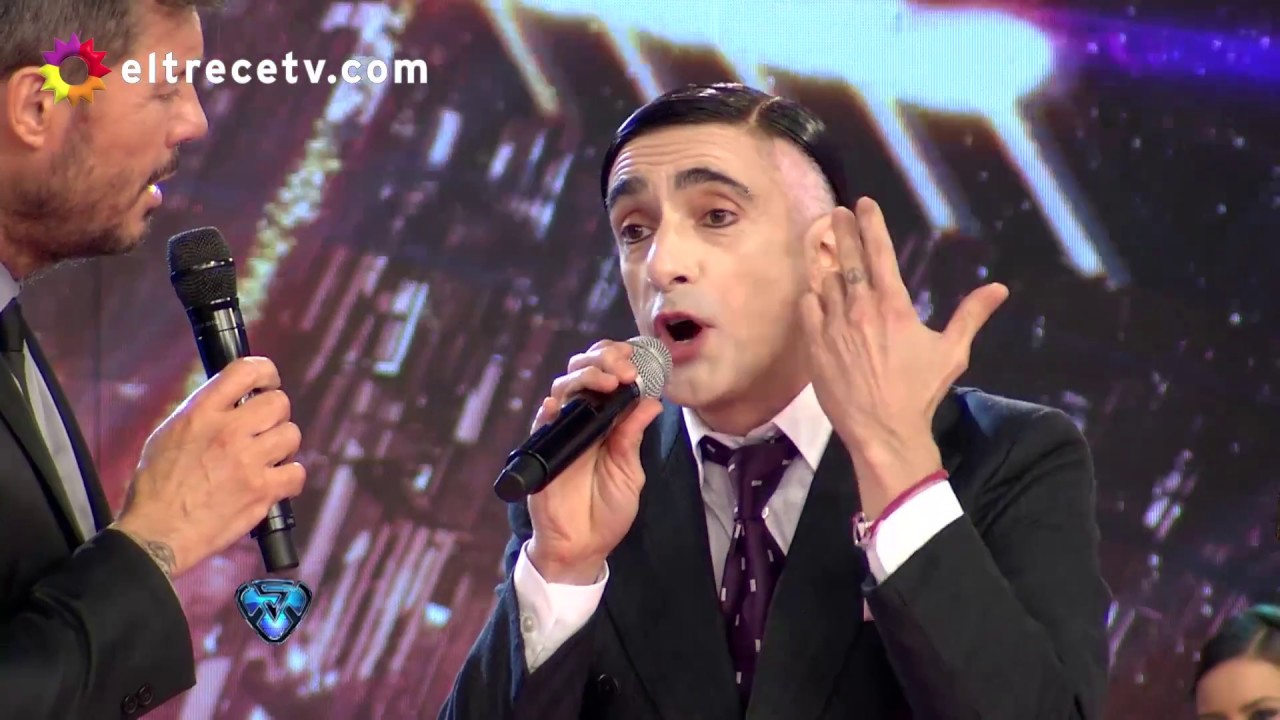 Favio Posca se lució con El Petitero cantando tangos “editados” en el momento