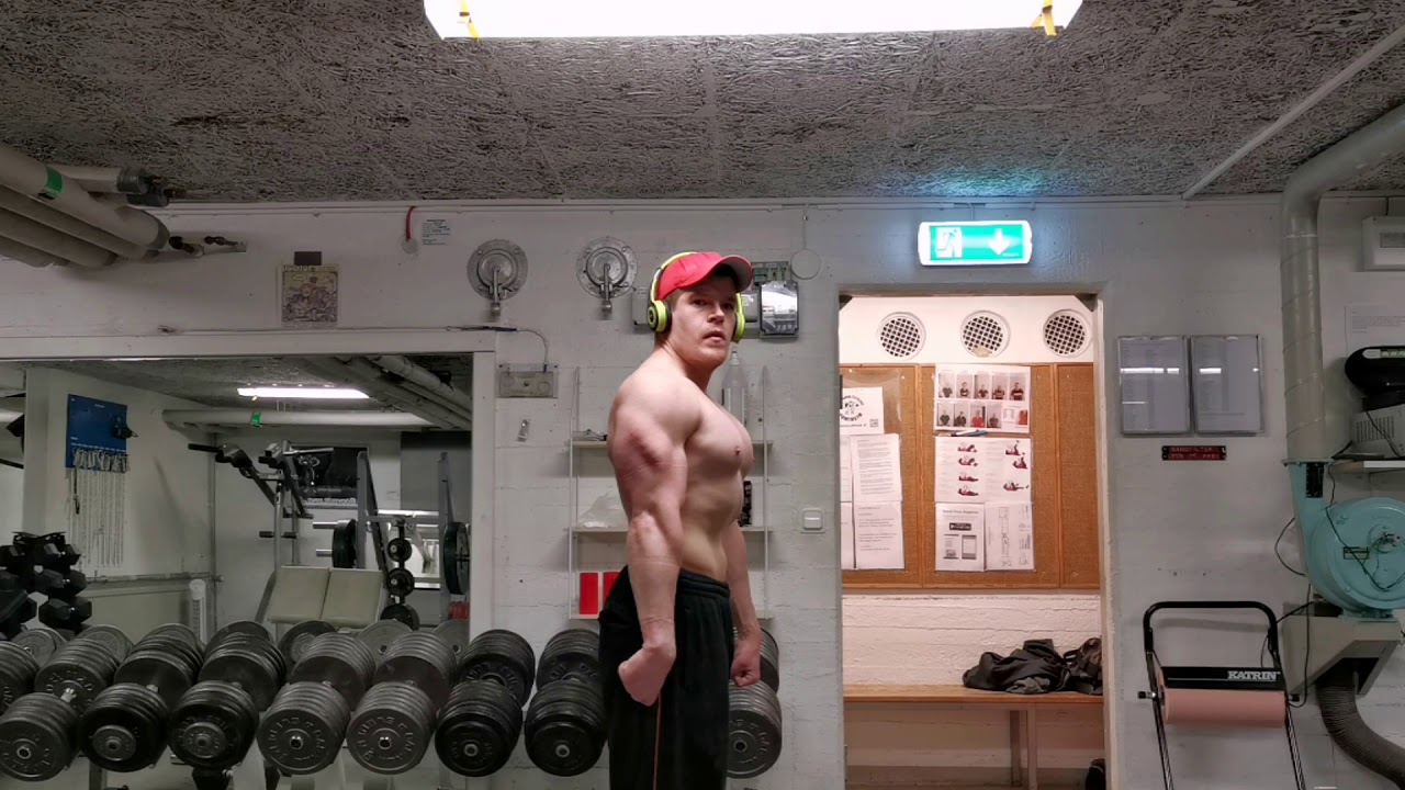 Bodybuilding posing, bodyweight 90kg 173cm tall