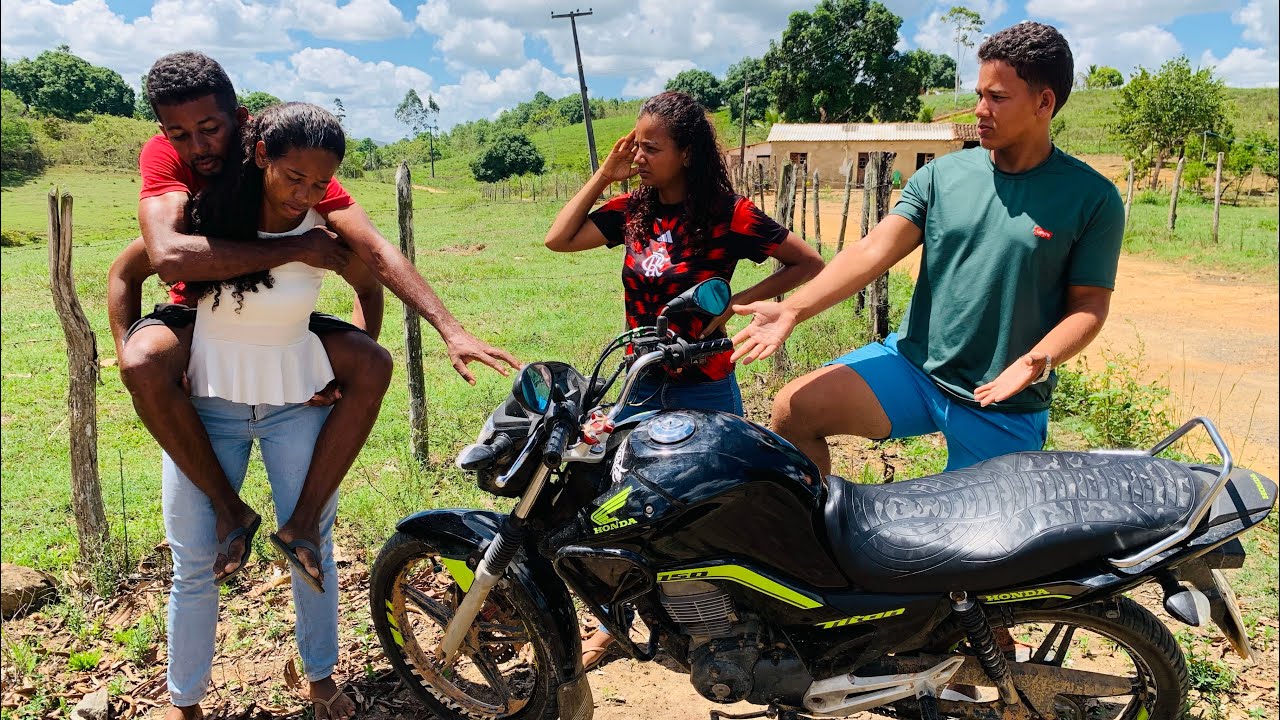 “Ela Sustentava a Casa Sozinha… Até Descobrir Que o Marido Pegou Seu Dinheiro e Comprou Uma Moto!”