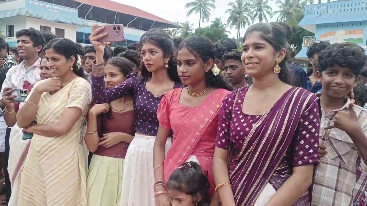 ''എന്ത് മൂഡ് ഓണം മൂഡ് 