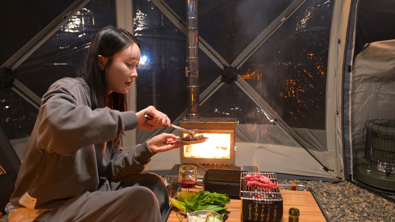 Идеальная соло-ночёвка в машине | Говяжьи короткие рёбра на мини-гриле