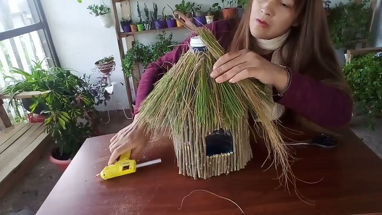 Como hacer casita para pajaritos How to make a house for little birds to decorate the garden
