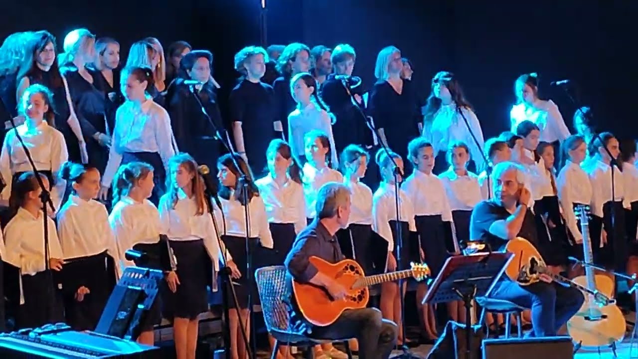 Β.Λέκκας: ''Βρέχει στη φτωχογειτονιά'', ''Δρόμοι στο φως''. Χορωδία Ράπτου: ''Χρυσοπράσινο φύλλο''