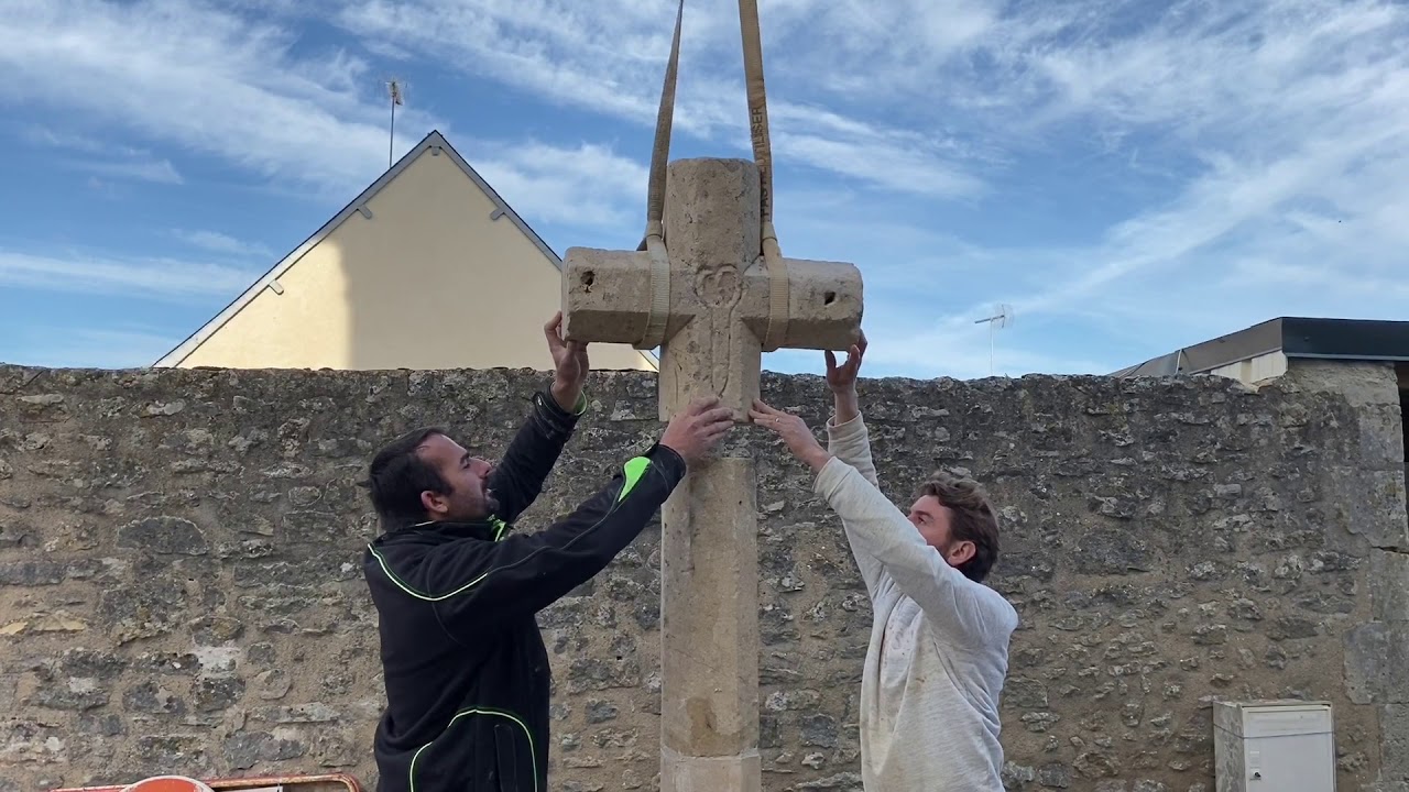 Restauration de la croix du parvis de l'église St Pierre et St Paul de Bernay-Neuvy-en-Champagne