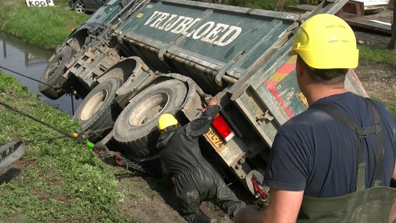Berging vrachtwagen N242