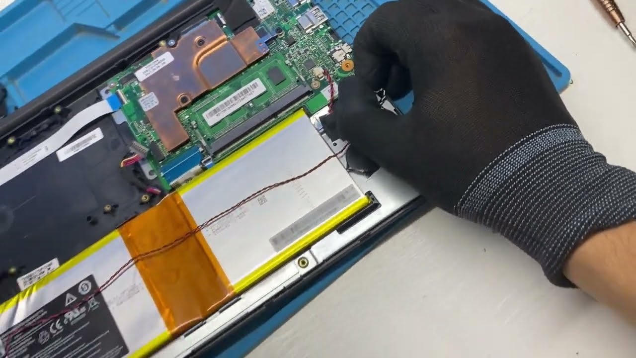 COMO CAMBIAR TECLADO/MOUSE PAD/PARLANTES/BATERIA A NETBOOK G7 DEL GOBIERNO