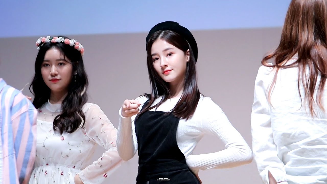 모모랜드 낸시 - 너, 어느 별에서 왔니 @ 170916 명동 팬싸인회
