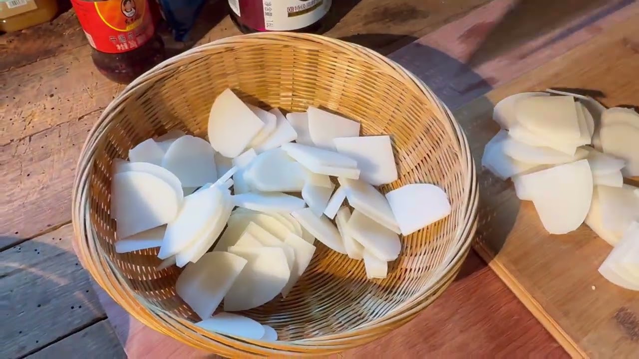 山里的日子，哪有什么山珍海味，有的只是有人相伴吃啥都香！ #冲菜的做法 #我的乡村生活