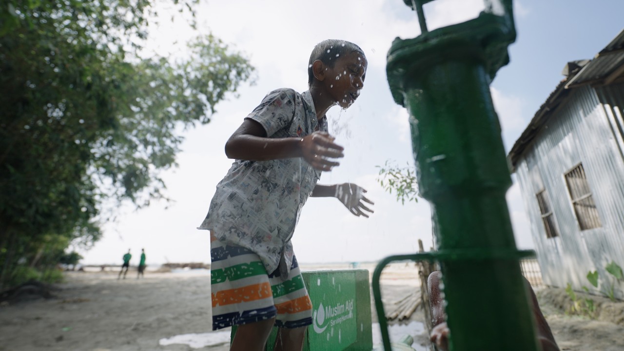 Build a Water Well in a Loved Ones Name | Earn Ongoing Rewards This Ramadan | Muslim Aid