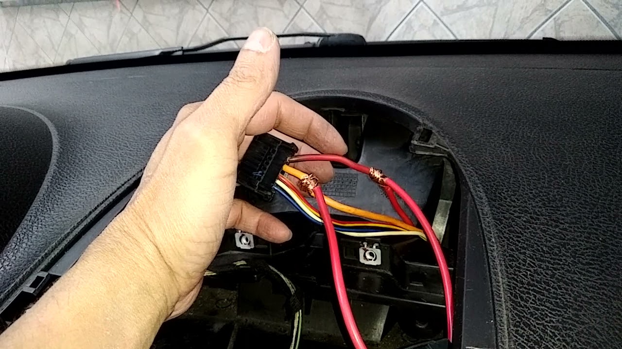 Reparo do ventilador do AC Peugeot 206.