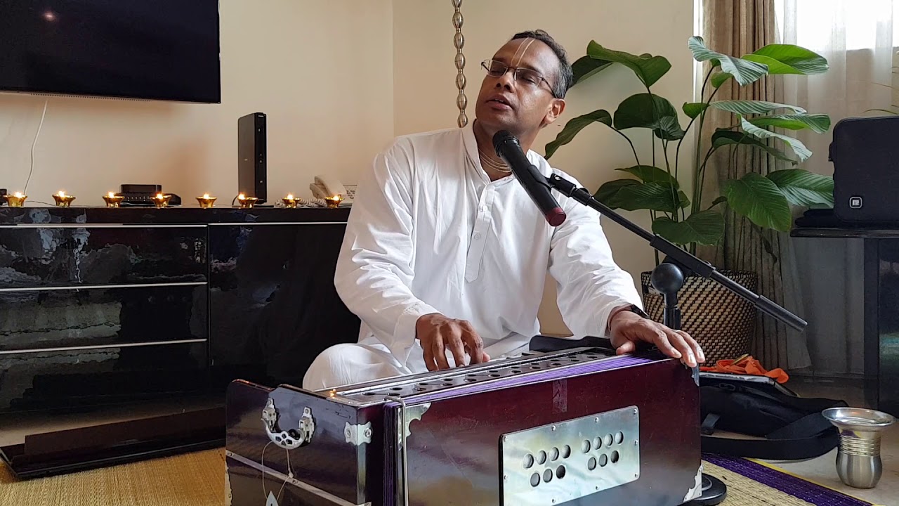 Nectarian Hare Krishna Kirtan | Devakinandan Das 