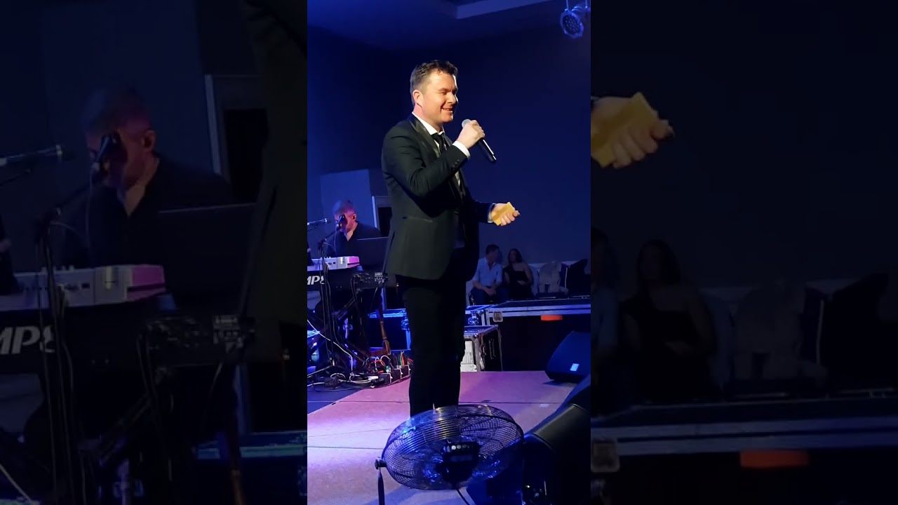 Michael English at Fairways Hotel Dundalk  October 2023