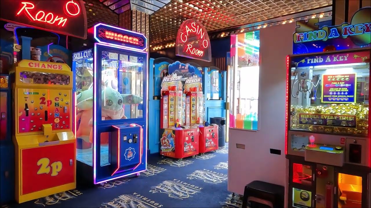 Clarence Pier Arcade Tour - Southsea Seafront, Portsmouth, UK - July 2022 | kittikoko