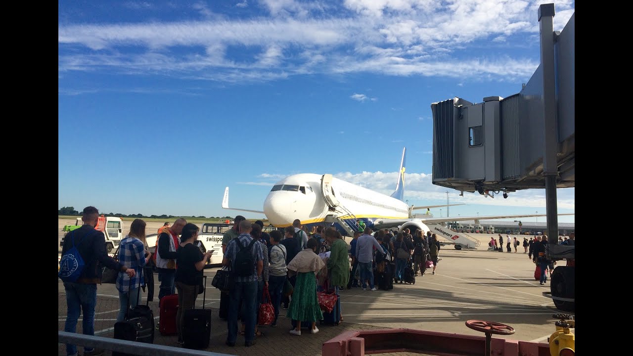 Pierwszy lot samolotem - odprawa, bagaż, bilety krok po kroku.