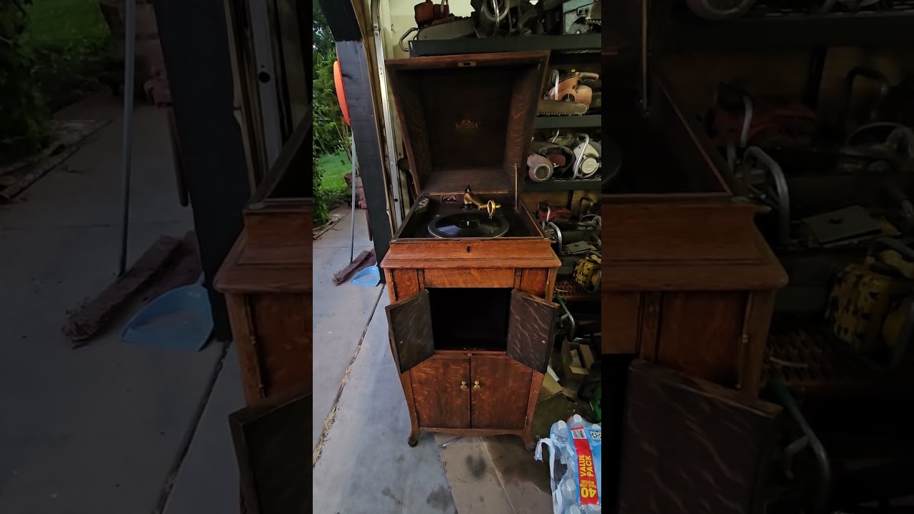 1910 Victrola VV-XVI Phonograph
