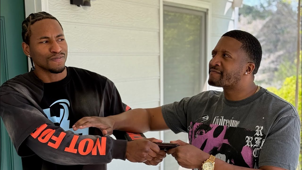 Джей узнает, что Тре живет с Эрнестиной, и они начинают ссориться!