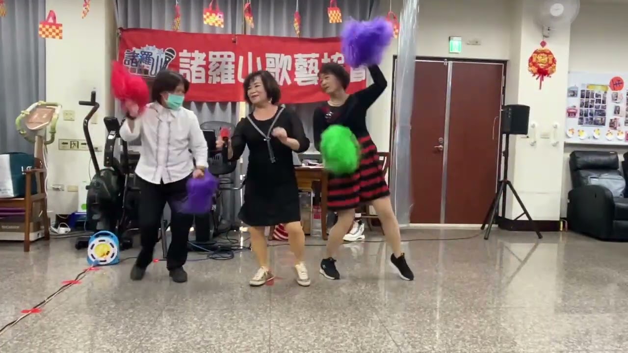 115年2月11日在水上南鄉公益表演，秀春，演唱快車小姐，原唱者文夏老師