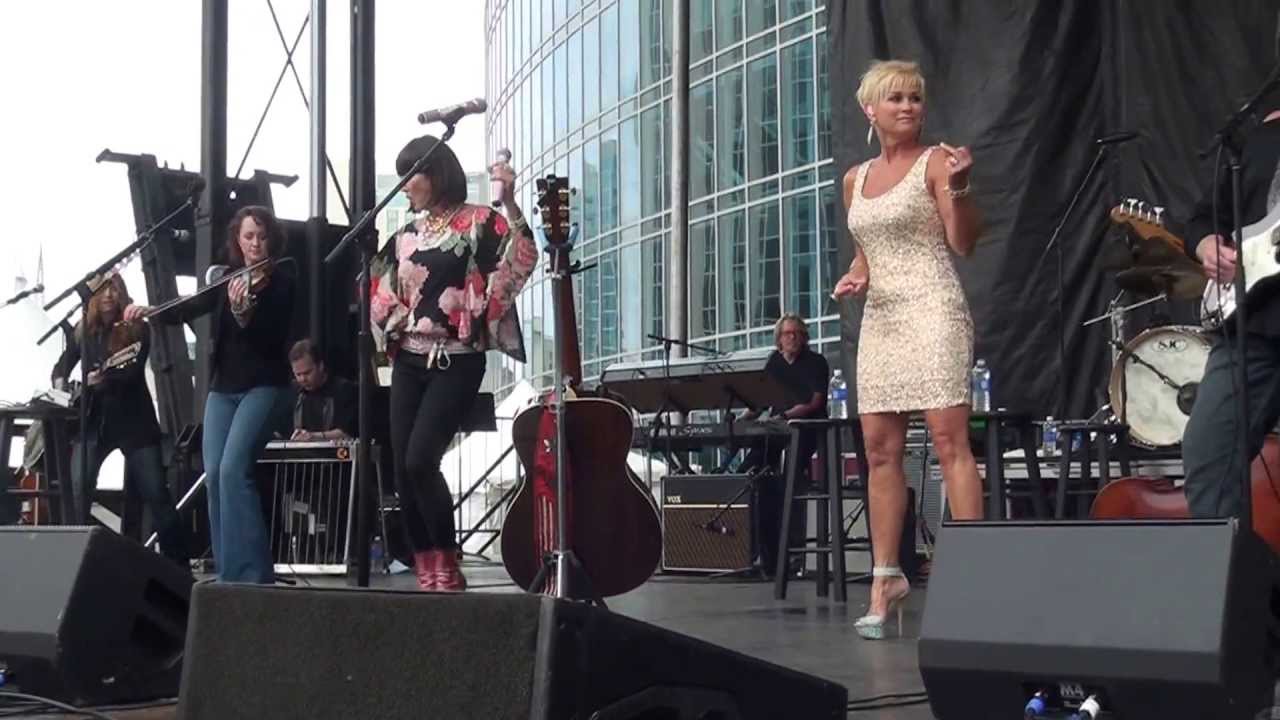 Pam Tillis & Lorrie Morgan - Mi Vida Loca (My Crazy Life)