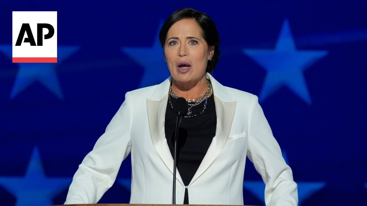 Former Trump press secretary tells DNC crowd he 'mocks his supporters'