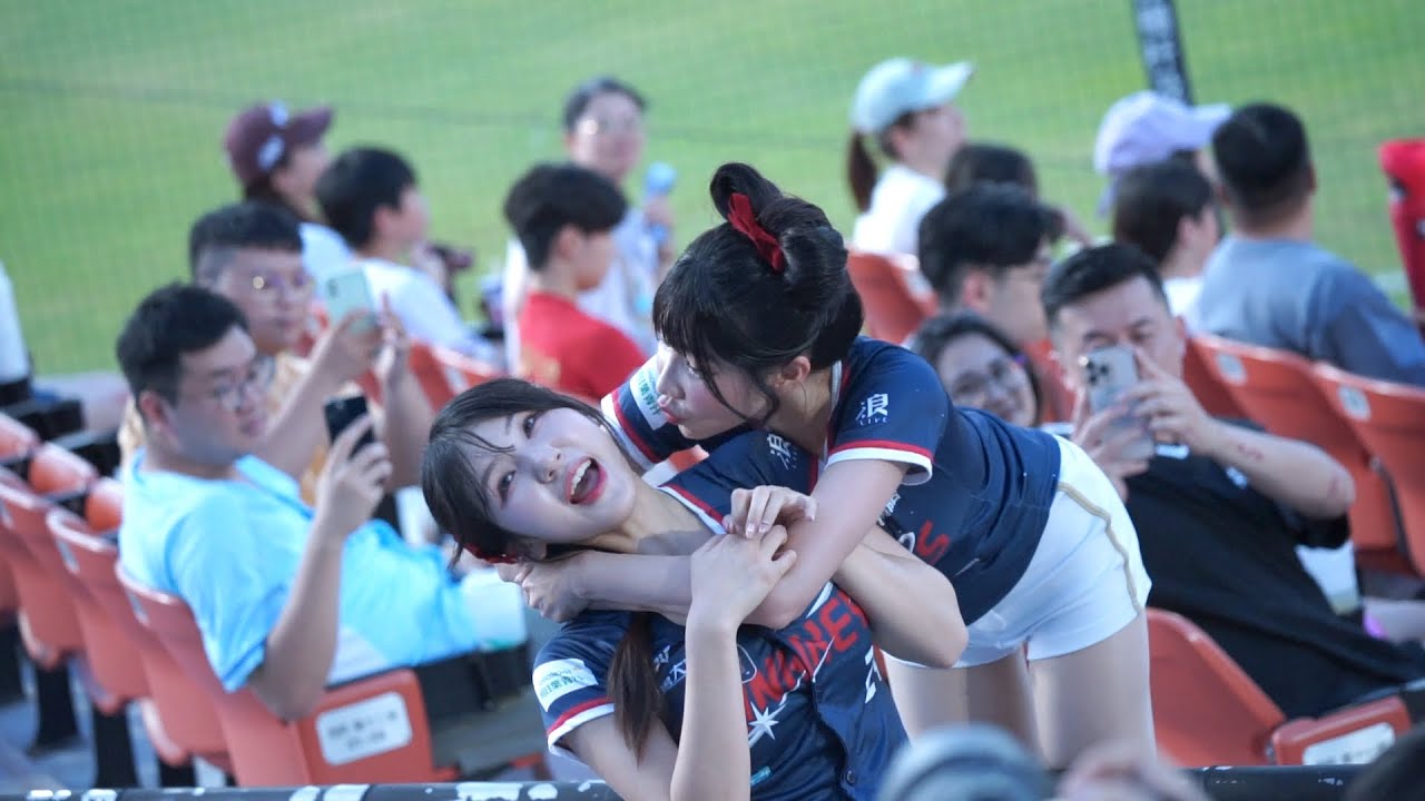 筠熹突襲強吻世彬得成😆 #廉世彬 #염세빈 #筠熹 #cheerleader #치어리더 #rakutengirls #樂天女孩 