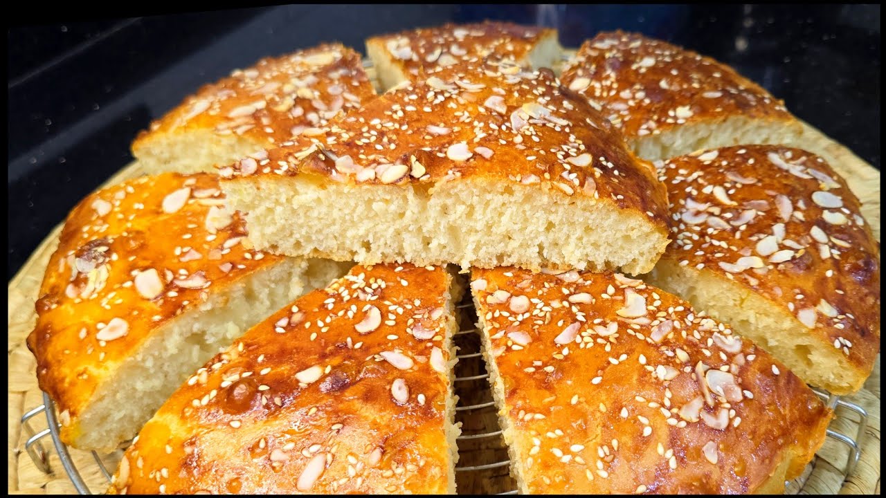 مطبخ ام وليد / خبز 🍞 الدار لحلو ساهل تخدميه غير بالمغرف و يجي بزاف خفيف و بنين 😋😍🥰.
