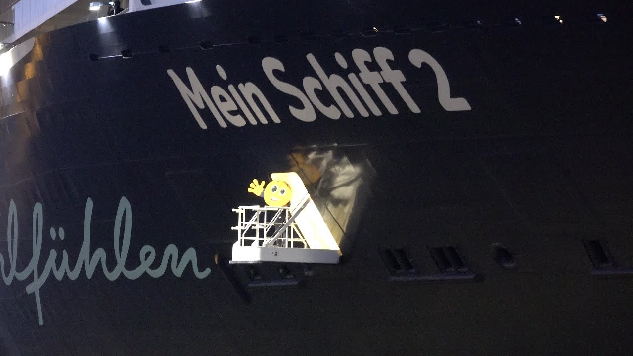 Mein Schiff 2 / Auslaufen Steinwerder / Erstes Kreuzfahrtschiff nach Corona-Lockdown / Hamburg  2020