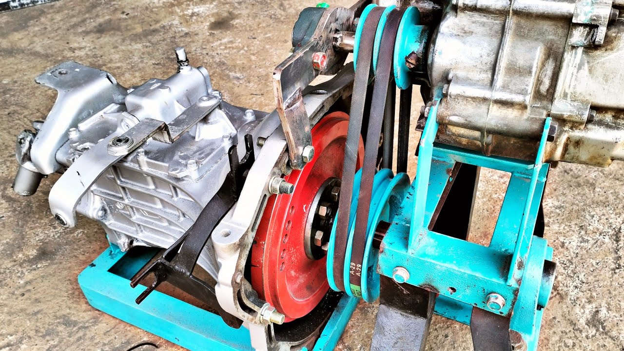 I CONNECTED THE CAR TRANSMISSION TO THE MOTORBIKE ENGINE USING A VANBELT.