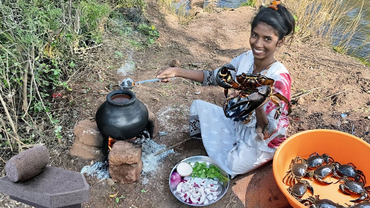 आज मडक्यात दगडाची फोडणी देऊन बनवले खेकडे, खेकडे बनवण्याची एक आदिवासी पद्धत...