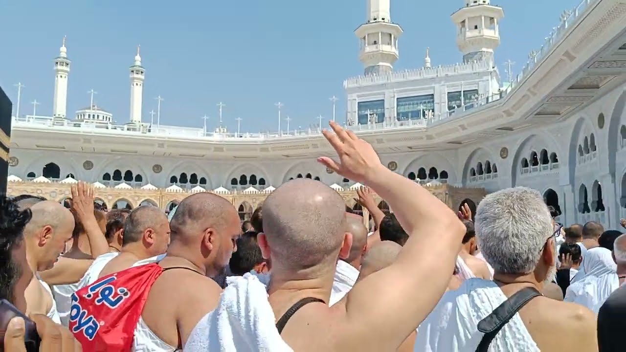 Umrah Performed In Ramadan, রমজান মাসে উমরাহ্ পালনের চিত্র।