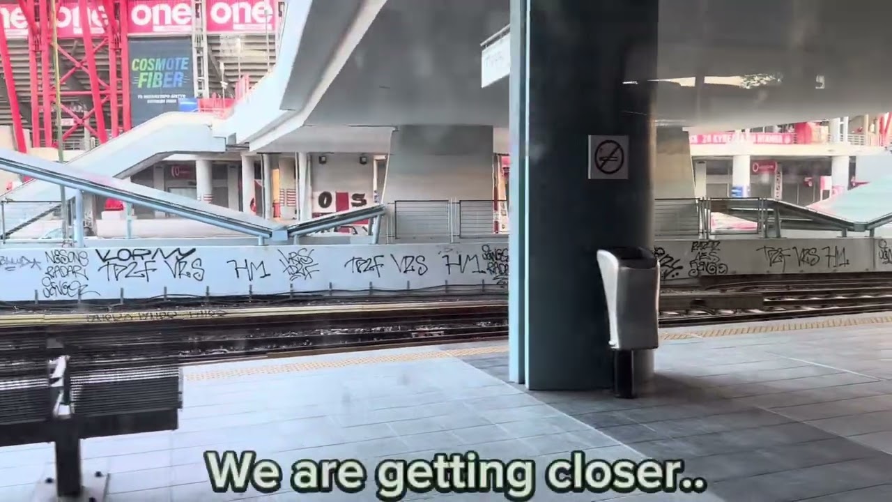 How to arrive to the port of Piraeus by train