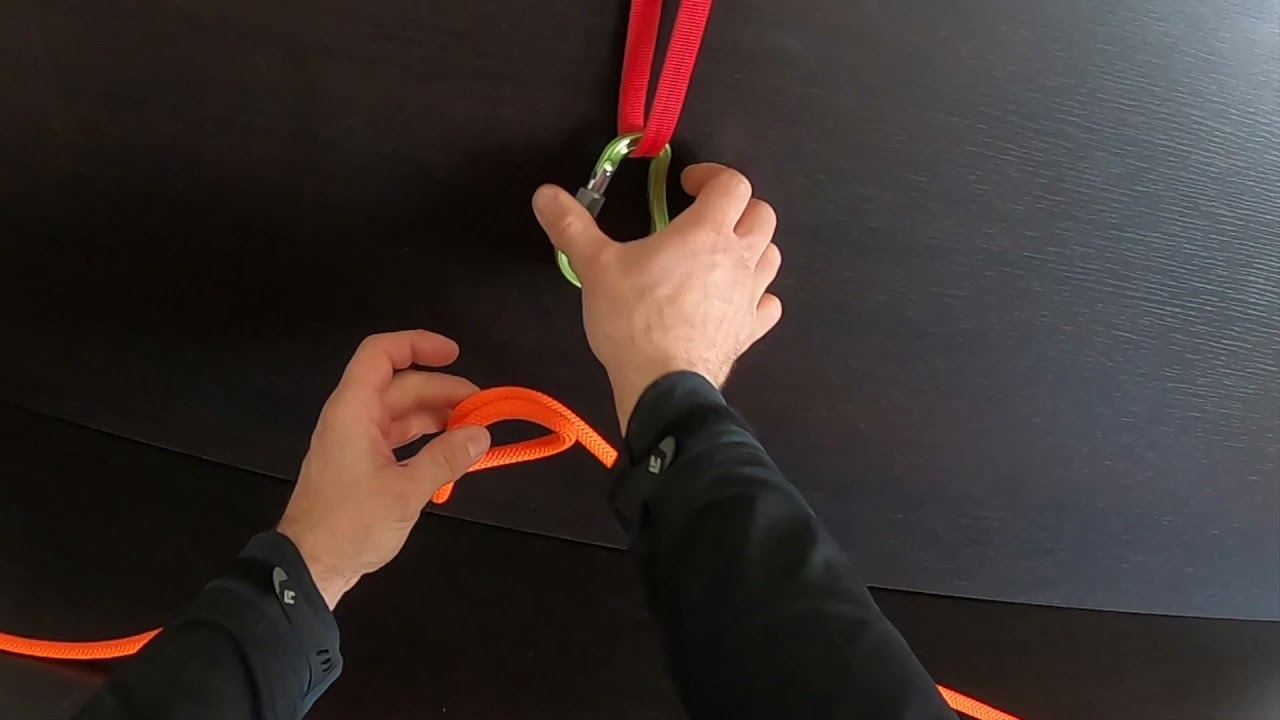 Poloviční lodní smyčka   uvázaná v ruce