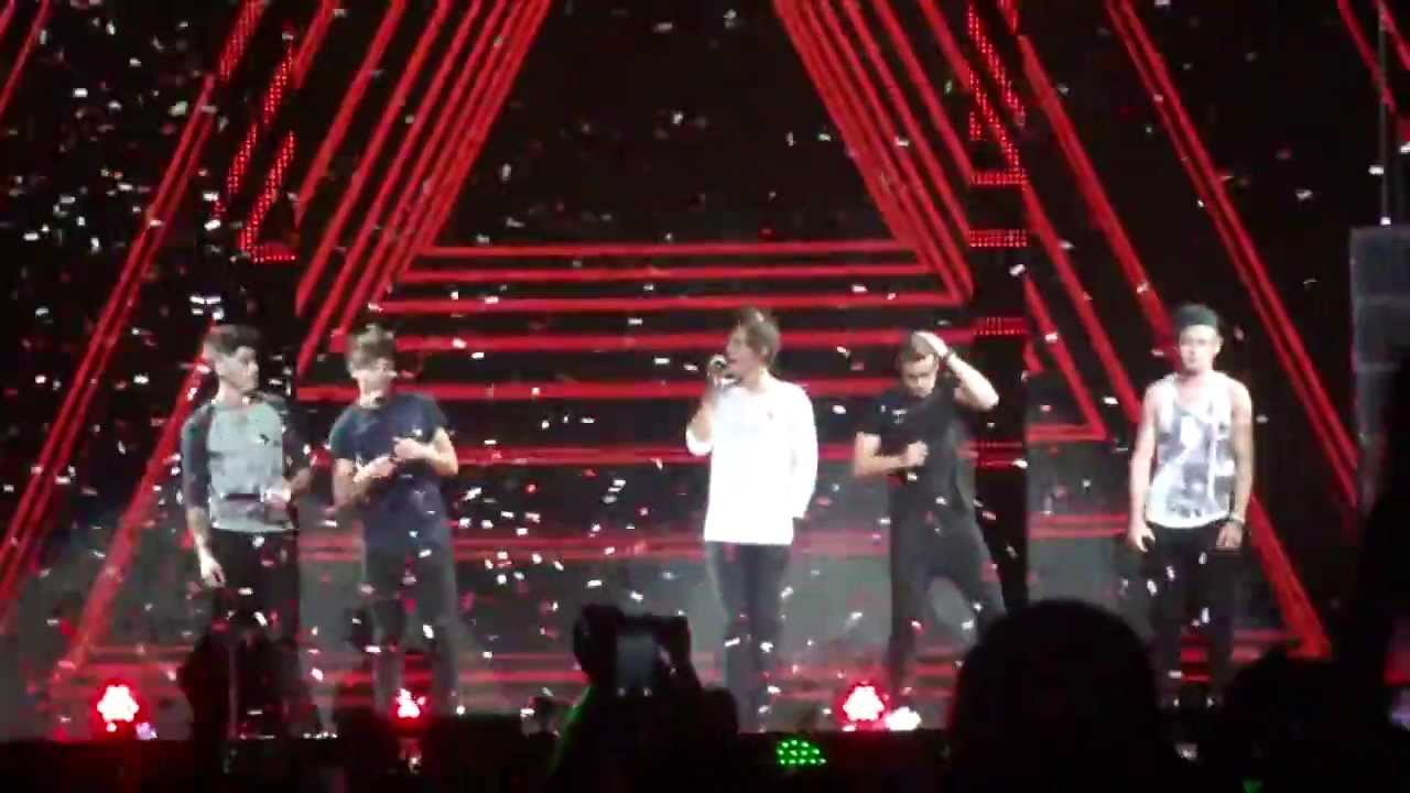 HD One Direction- Kiss You (Take Me Home Tour)
