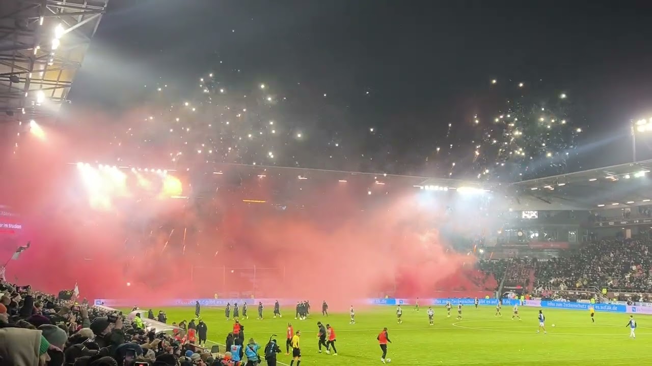 FC St. Pauli Halbzeit-Choreo & Pyro gg. HSV
