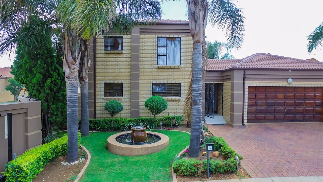 3 Bedroom Cluster for sale in Gauteng | East Rand | Boksburg | Bartlett | 1 Swallow Rid |
