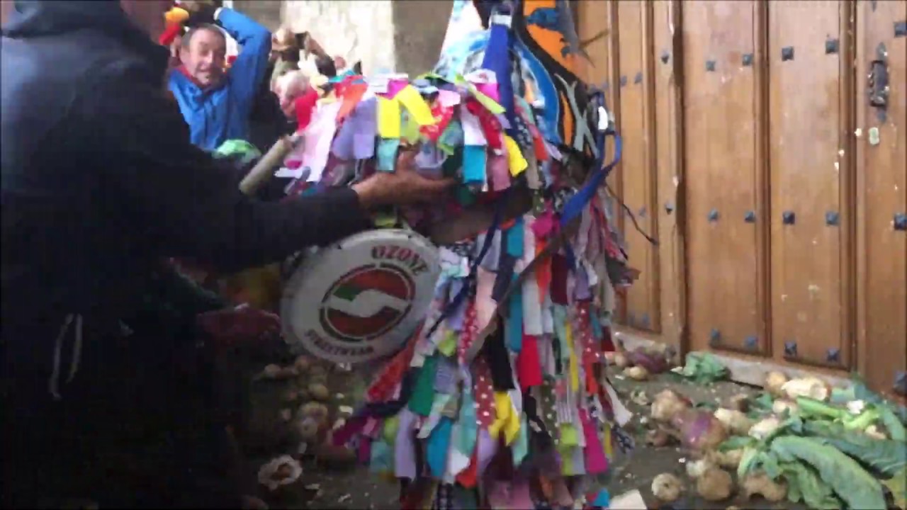 Piornal - Jarramplas 2020 - Salida de la iglesia, día 20