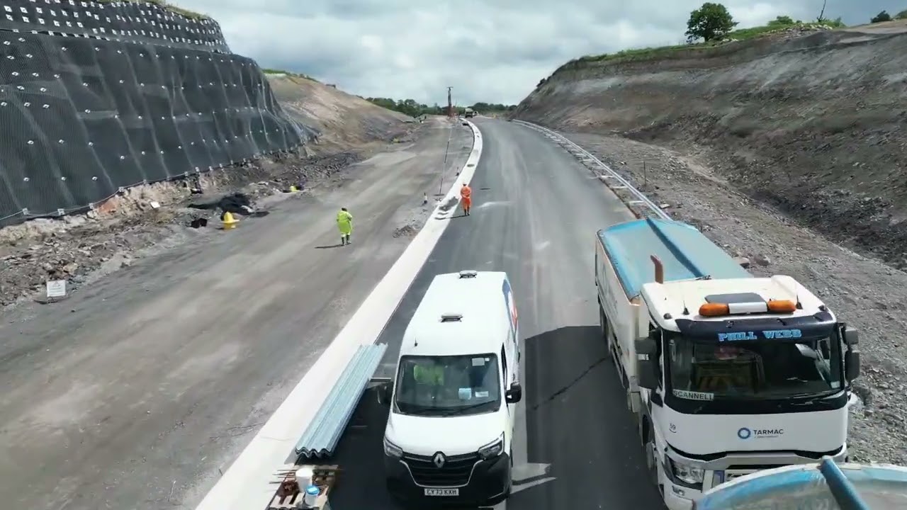 A465 dual carriageway between Hirwaun and Dowlais